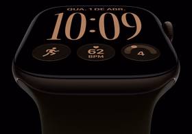 Apple Watch Series 12 com caixa de alumínio bronze-escura, mostrador Modular, complicações: dia e data, Exercícios, círculos de Atividade, Apple Music, lateral direita, Digital Crown, pulseira esportiva oliva
