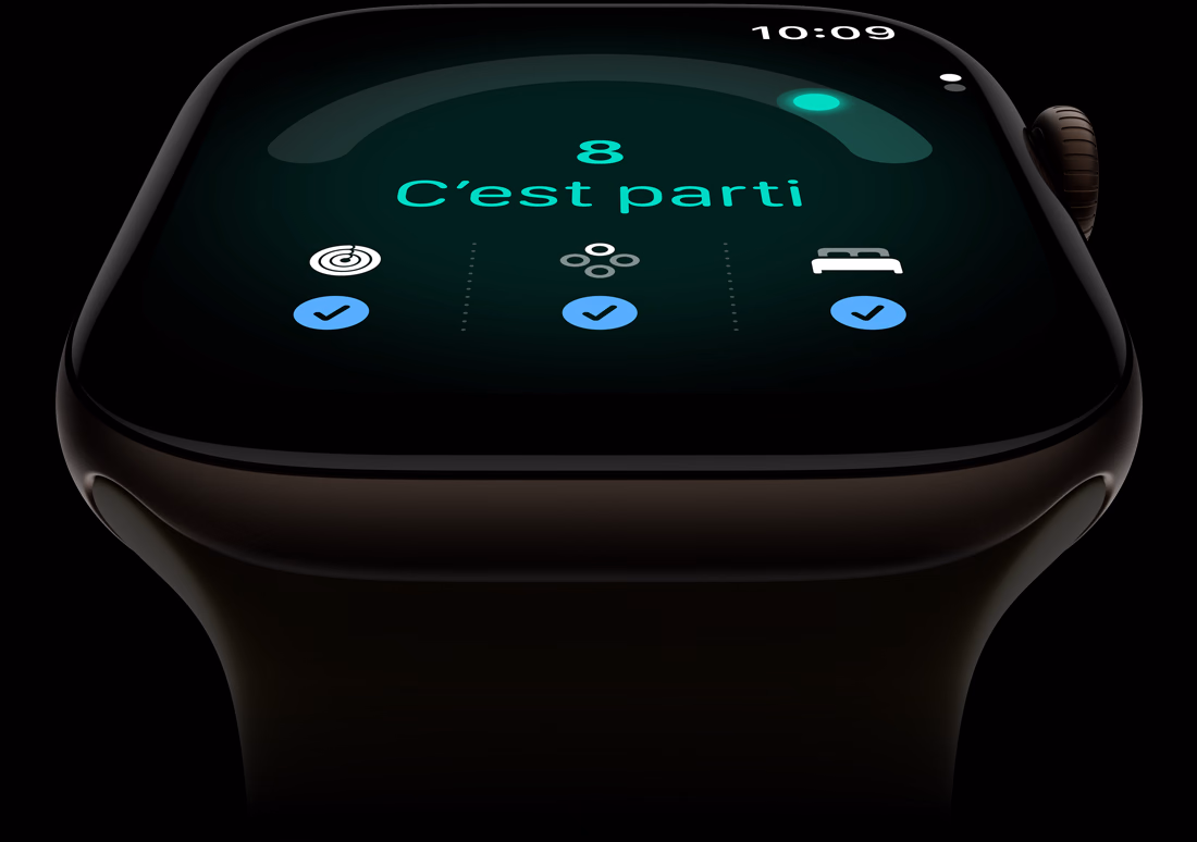Apple Watch Series 12, boîtier en aluminium, couleur bronze foncé, score de préparation de huit, côté droit, couronne Digital Crown, bracelet sport, couleur olive