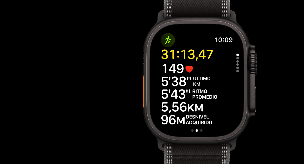 Apple Watch Ultra 3, negro, caja de titanio, app Entrenamiento, Carrera al Aire Libre, parte lateral izquierda, Botón de Acción, parte lateral derecha, Digital Crown, botón lateral, correa Trail, color negro/carbón