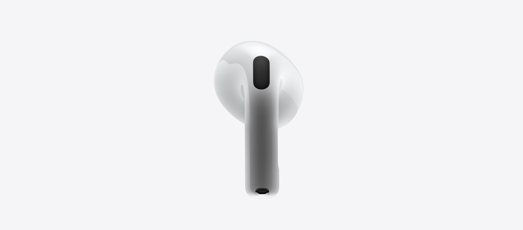 Katsaus uusiin AirPods 4 ‑kuulokkeisiin läheltä, edestä ja takaa.