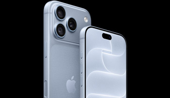 Vorderansicht eines iPhone 18 Pro in Schwarz, das Feature zur Gesichtserfassung zeigt zwei Personen, Demonstration der Center Stage Frontkamera