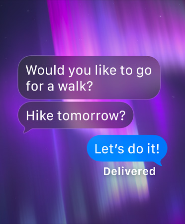 An image of the northern lights as the background of a group chat in Messages