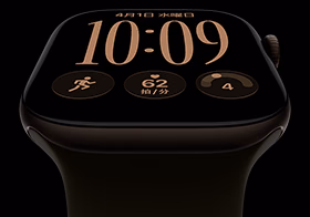 ダークブロンズのアルミニウムケースのApple Watch Series 12。モジュラーの文字盤に、曜日と日付、ワークアウト、アクティビティリング、Apple Musicのコンプリケーションが表示されている。外観の右側面にはDigital Crownがあり、オリーブのスポーツバンドが付いている