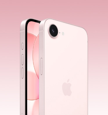 소프트 핑크 색상 iPhone 17e. 앞면의 화면 일부, 뒷면의 Apple 로고와 싱글 카메라, 옆면의 동작 버튼, 음량 버튼, 측면 버튼이 보입니다.