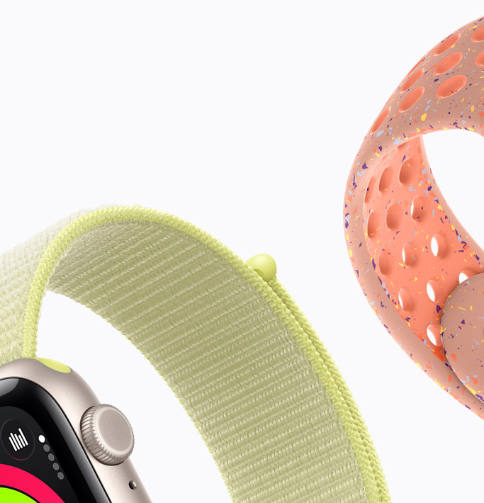 Apple Watch SE 3، إطار ألومنيوم، لون ضوء النجوم، حزام Loop رياضي بلون أصفر نيون، حزام رياضي Nike بلون وردي الغروب