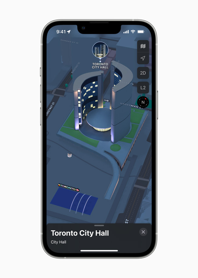 Une carte 3D montrant l’hôtel de ville de Toronto de nuit sur iPhone 13 Pro.