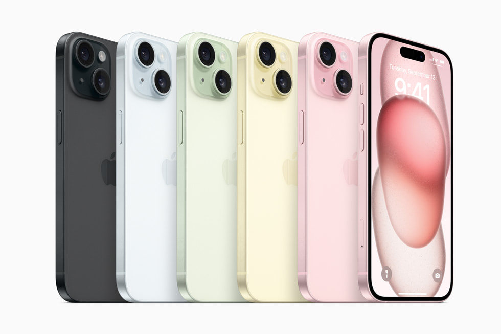 Se muestra la línea del iPhone 15 en los nuevos colores: negro, azul, verde, amarillo y rosa.