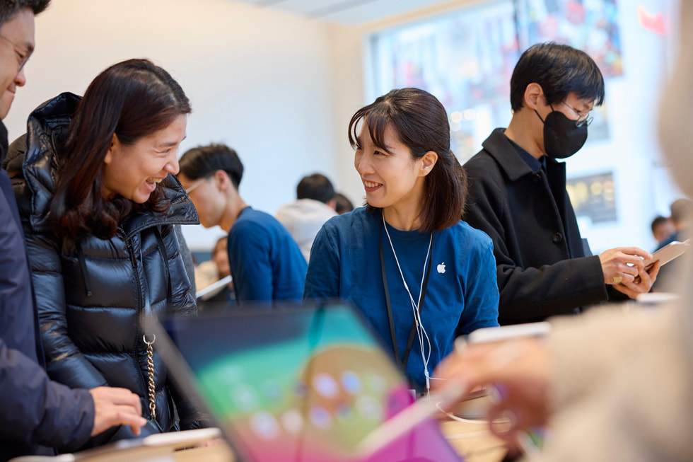 A team member shows a customer the iPad lineup.