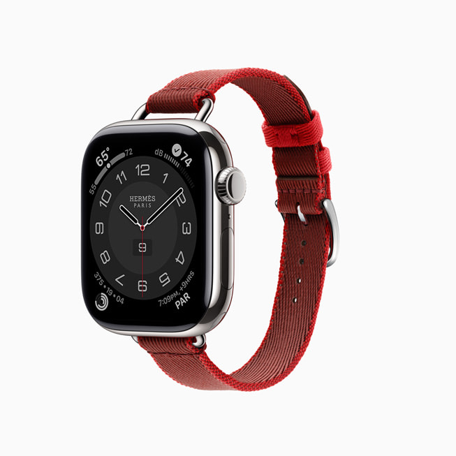 The Hermès Twill Jump Attelage band is shown in red.