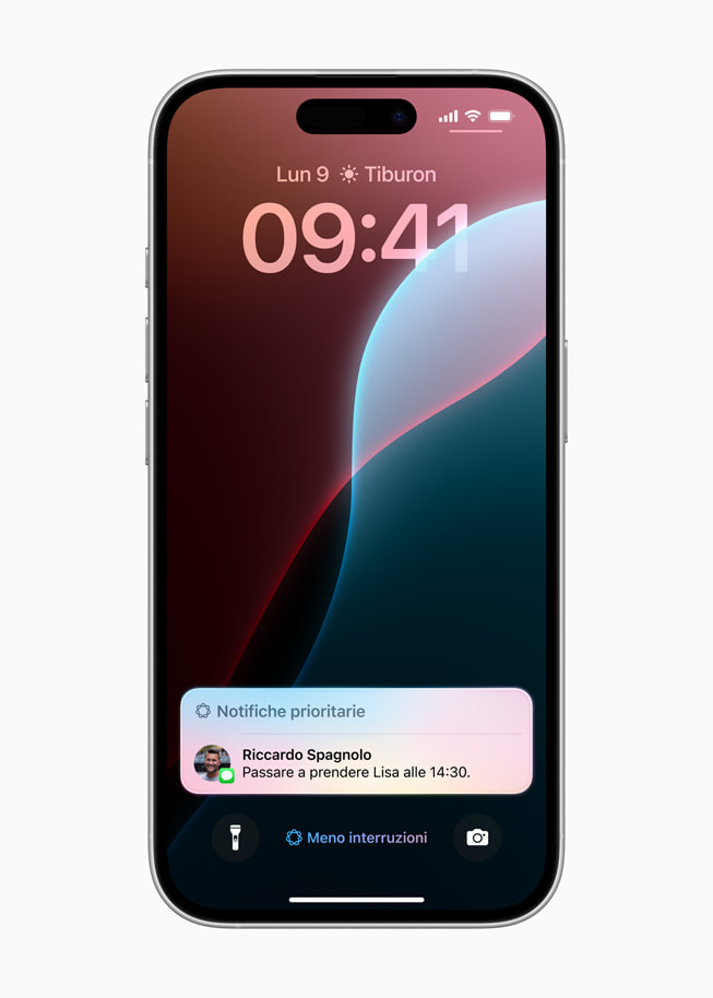 Un iPhone 16 con la schermata "Meno interruzioni".
