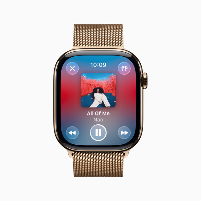 Kontrol yang diperbarui di aplikasi Music ditampilkan di Apple Watch.
