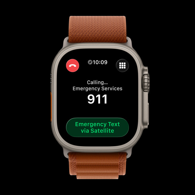 Un Apple Watch Ultra 3 muestra a una persona enviando un mensaje vía satélite en una emergencia.