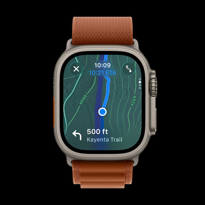 Vista en ángulo de un Apple Watch Ultra 3 que muestra la posición del usuario en un mapa de ruta de senderismo.