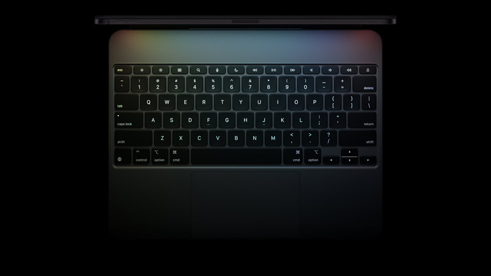 Primer plano del Magic Keyboard con el nuevo iPad Pro.
