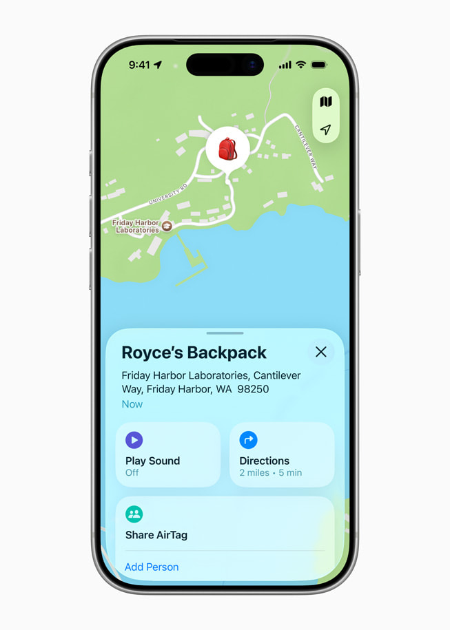 iPhone 17 Pro shows an overview of a user named Royce’s backpack, including its location on a map.