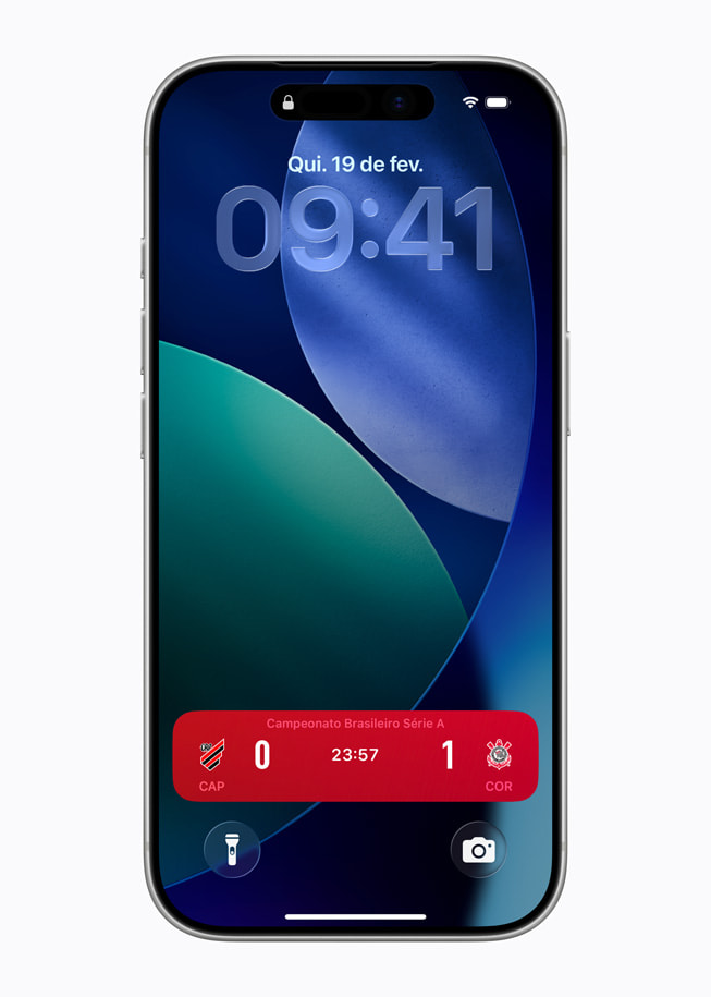 O placar de uma partida do Campeonato Brasileiro Série A é exibido na Tela Bloqueada de um iPhone.   
