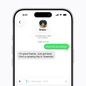 Ein iPhone 17 Pro mit einer Ende-zu-Ende verschlüsselte RCS-Chat-Konversation zeigt die Nachricht „How are you doing?“.zeigt die Nachricht „How are you doing?“.