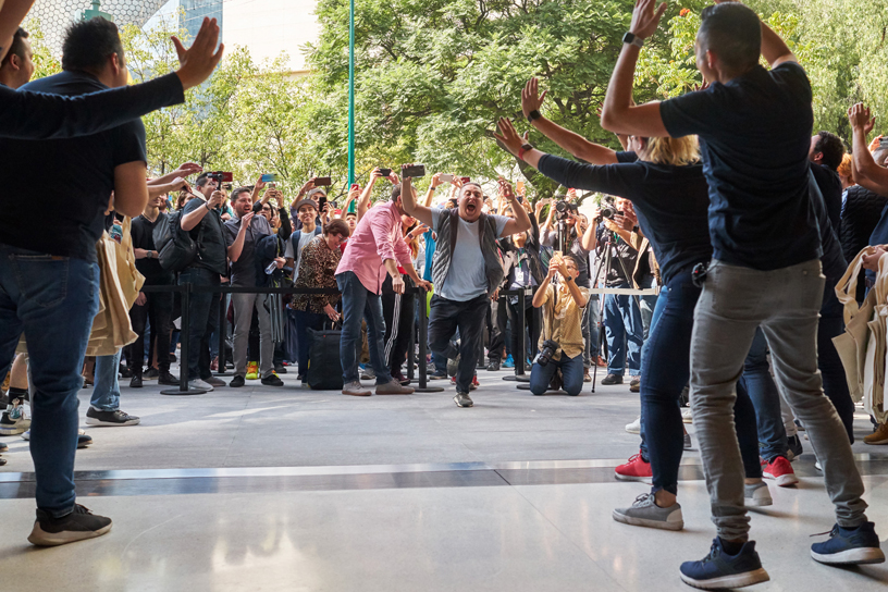 Customers entering the new Apple Antara store in Mexico City.