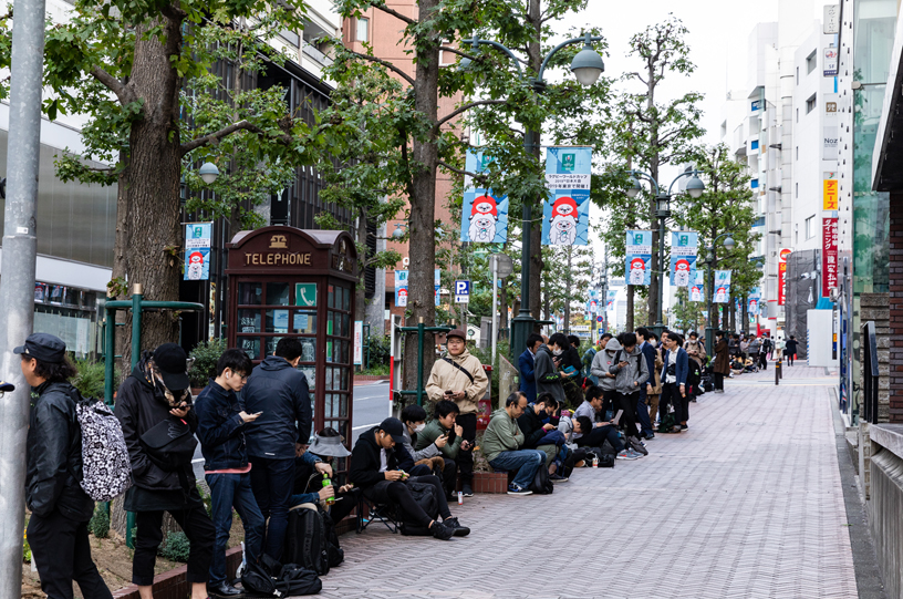 Customers line up for the iPhone XR in Tokyo.