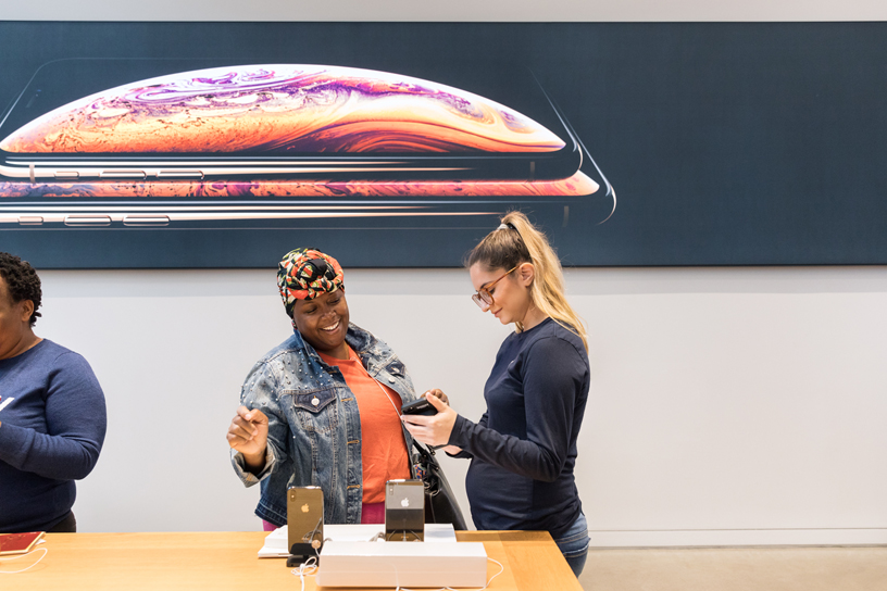 A customer and Apple team member at Apple Fifth Avenue.