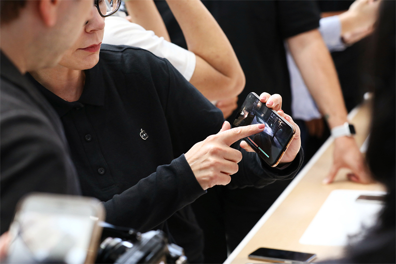 Guests with iPhone Xs