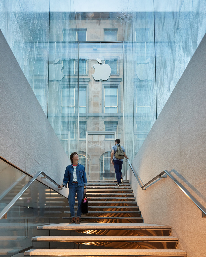 Stairs leading down to the entrance of Apple Piazza Liberty.