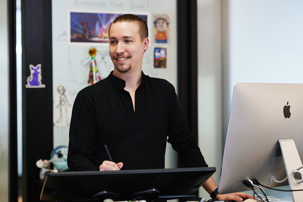 Der Kursleiter Will Payer beim Zeichnen.
