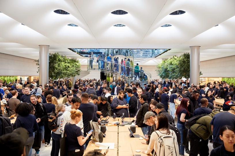 A crowd of customers inside Apple Fifth Avenue.