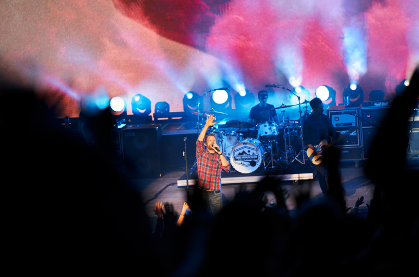 Dierks Bentley on stage at the Shoreline Amphitheatre in Mountain View.