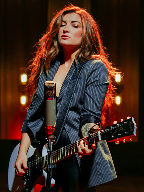 Carrie Underwood (left) and Tenille Townes (right).