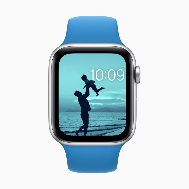 A Photos face with color filter displayed on Apple Watch Series 5.