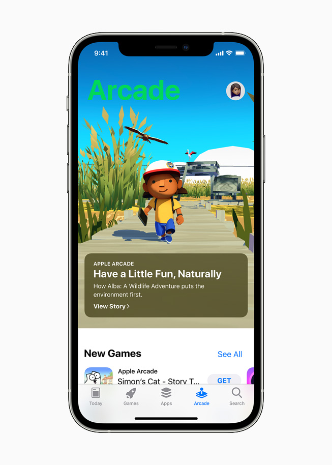 iPhone 12 Pro ekranında Apple Arcade’de “Alba: A Wildlife Adventure” gösteriliyor.