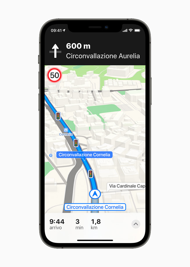 Mappe di Apple mostra una schermata di navigazione a Roma, con tre semafori.