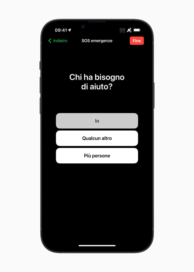 “Chi ha bisogno di aiuto?” domanda del breve questionario su iPhone 14 Plus.