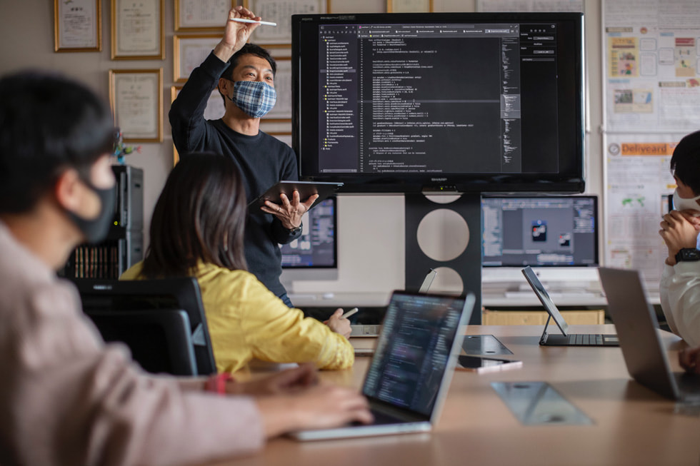 Appleが日本のデベロッパに提供している機会と支援を示す図。