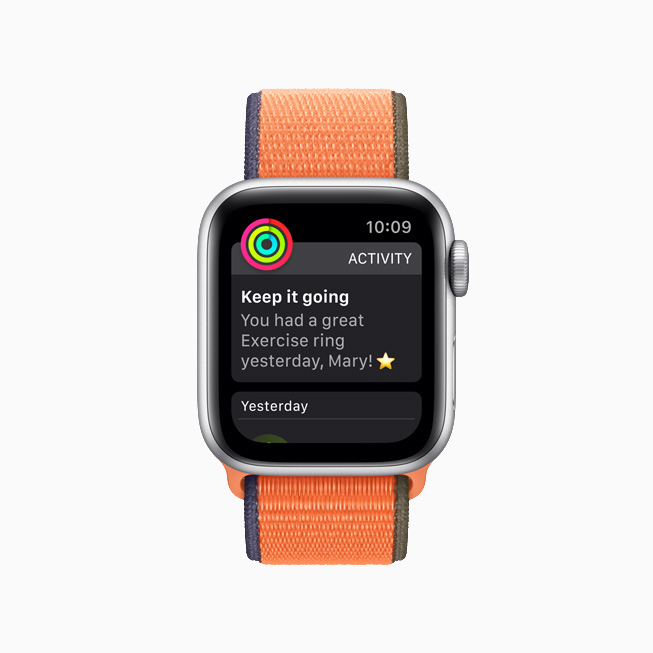 An Activity notification displayed on Apple Watch.