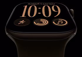 Apple Watch Series 12, ตัวเรือนอะลูมิเนียม, สีบรอนซ์เข้ม, หน้าปัดนาฬิกาโมดูลาร์, กลไกหน้าปัด: วันและวันที่, การออกกำลังกาย, วงแหวนกิจกรรม, Apple Music, ภายนอกด้านขวา, Digital Crown, สายแบบ Sport Band, สีเขียวมะกอก