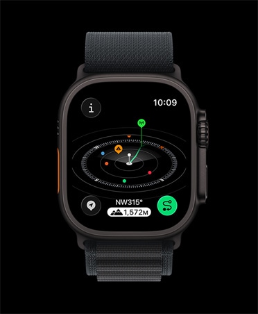 Apple Watch Ultra 3 у титановому корпусі чорного кольору, додаток «Компас», позначені пункти маршруту, ремінець, браслет Alpine чорного кольору