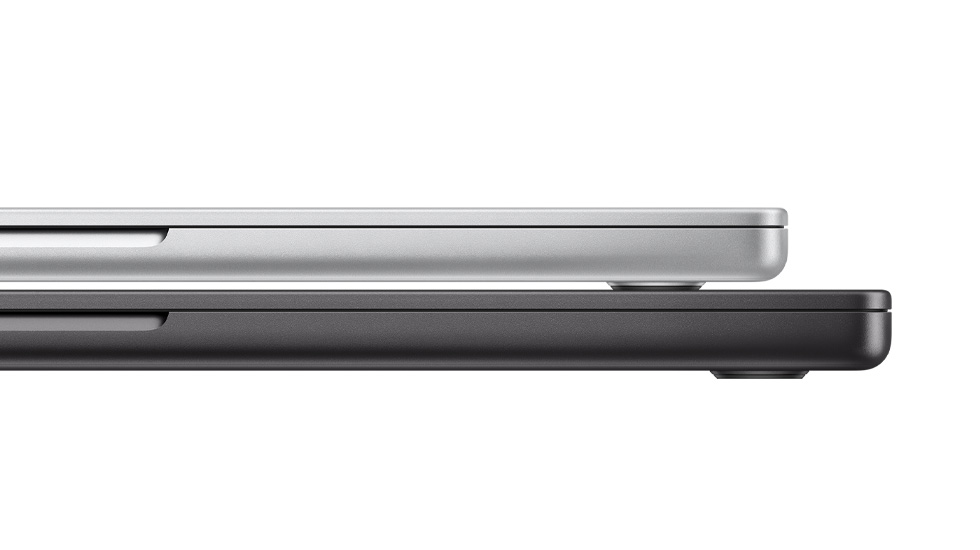 Vista lateral de dos portátiles Mac cerrados, uno encima del otro.