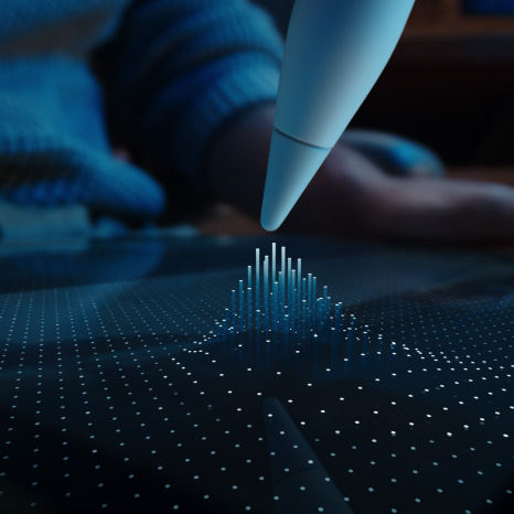 Un Apple Pencil Pro sobre la pantalla de un iPad