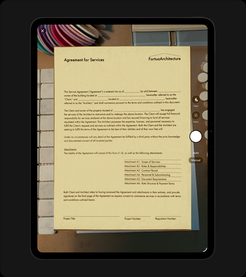 iPad Pro, Vorderansicht, Hochformat, Farbe Space Schwarz, das Display zeigt ein gescanntes Dokument mit dem Titel «Vereinbarung über Dienstleistungen», Text und Unterschrift sind deutlich sichtbar