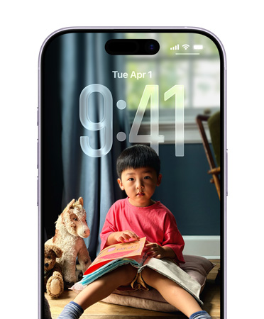 iPhone Sperrbildschirm mit Uhrzeit, die an das gezeigte Foto angepasst ist