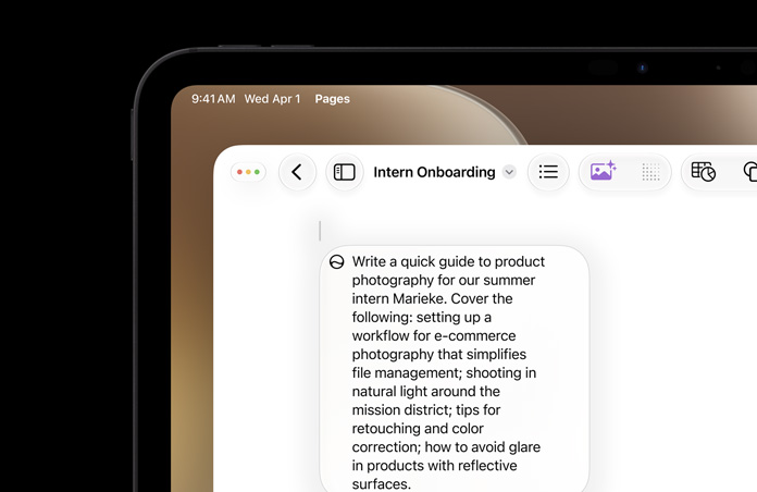 Esquina superior izquierda de un iPad, la pantalla muestra un documento de Pages abierto, instrucciones para crear un borrador con la funcionalidad Escribir con Siri